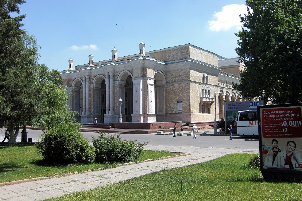 62 Taskent - teatro Alisher Navoi.JPG